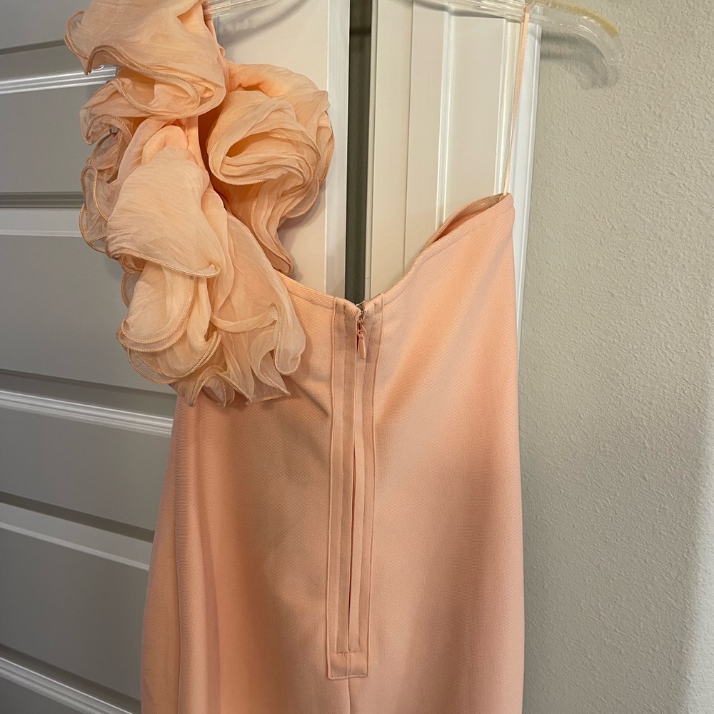 🧡 NWT Fashion Nova Peach Asymmetrical One Shoulder Gown Size L🍑 - Picture 3 of 5